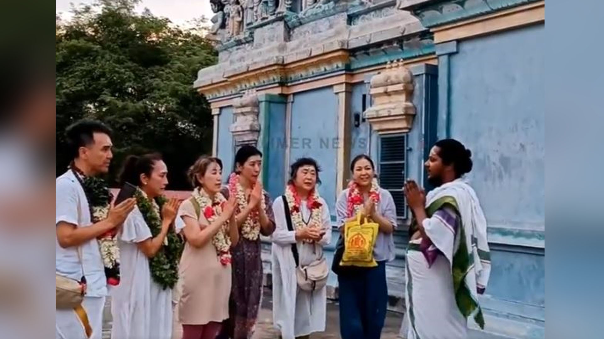 கந்தர் அநுபூதி பாடலை மனமுருகி பாடி கந்தனை வழிப்பட்ட ஜப்பான் முருக பக்தர்கள் !